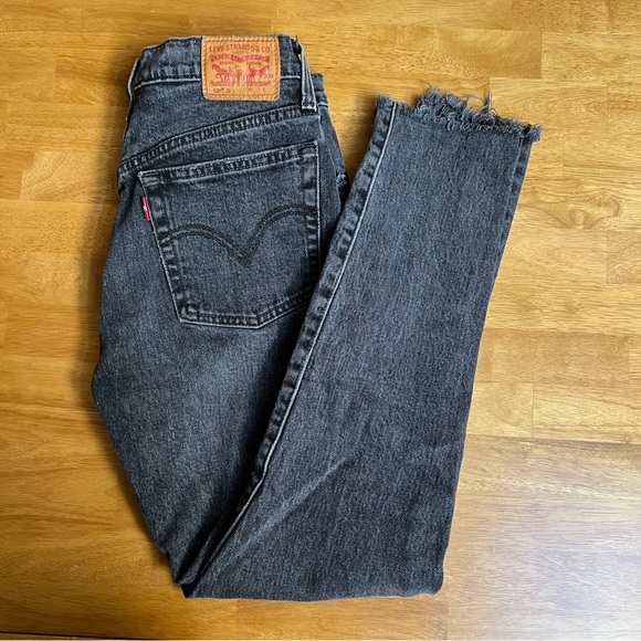 Levi’s 501 Skinny in Well Worn Black - Picture 3 of 5